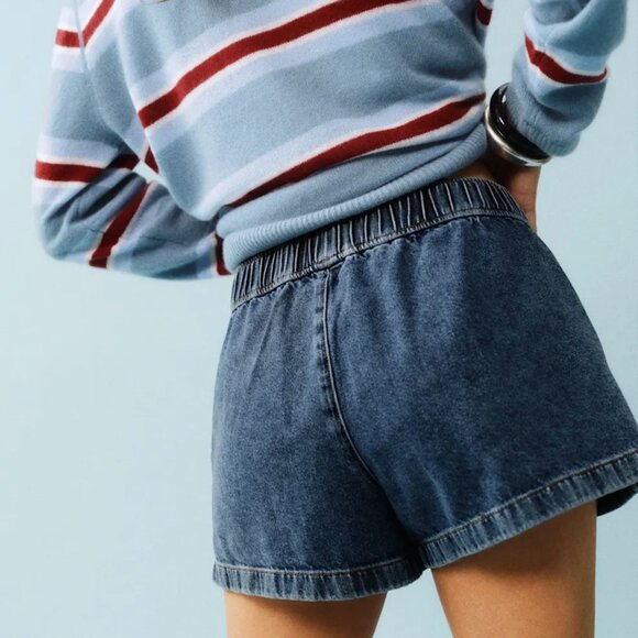 Reformation Theo Low Rise 2.5 Pull On Denim Shorts Blue - Size XS - Picture 4 of 4